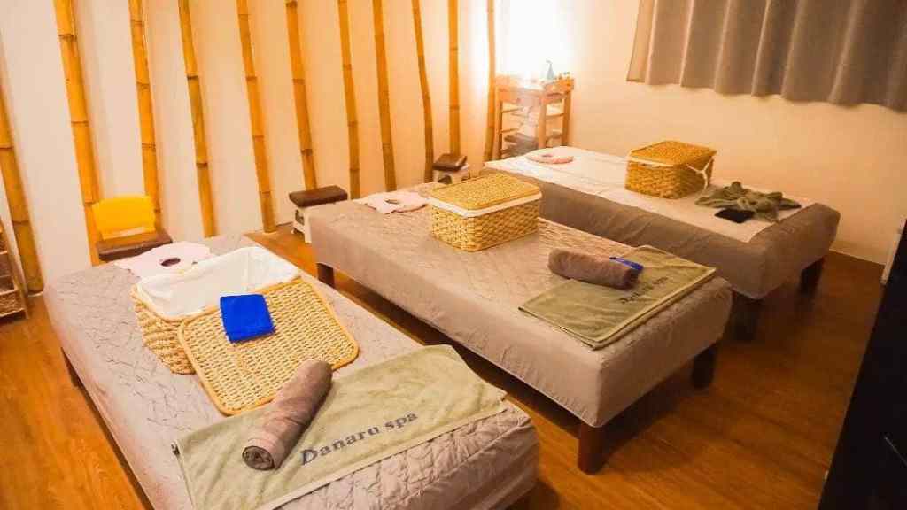 danaru spa massage room